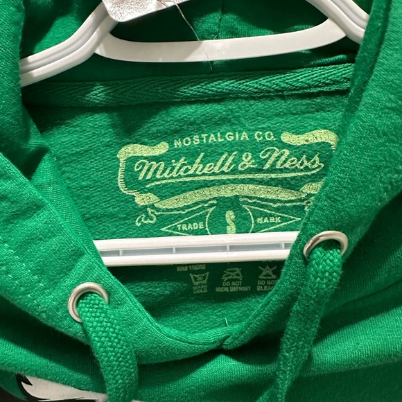 Men's Mitchell & Ness Green Philadelphia Eagles Three Stripe Pullover Hoodie. - Picture 3 of 3